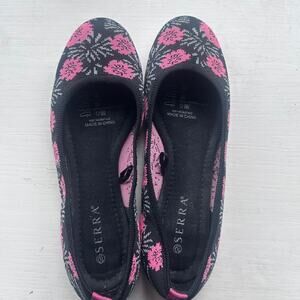 Serra size 10 Women's black/pink floral flats EUC